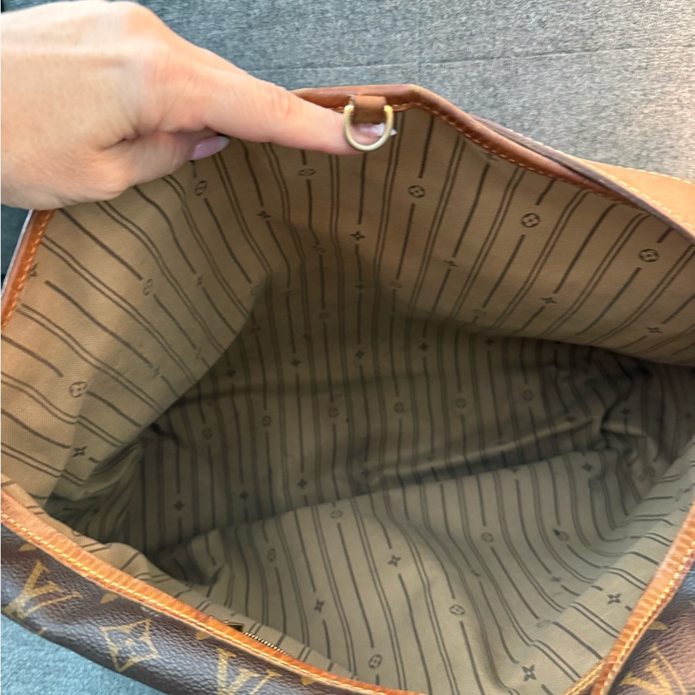 Authentic Louis Vuitton Brown Monogram Shoulder Bag - Picture 8 of 16